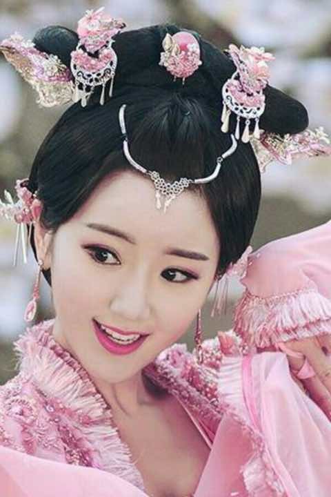 毛晓彤的成长史，她的逆袭堪比爽文女主角