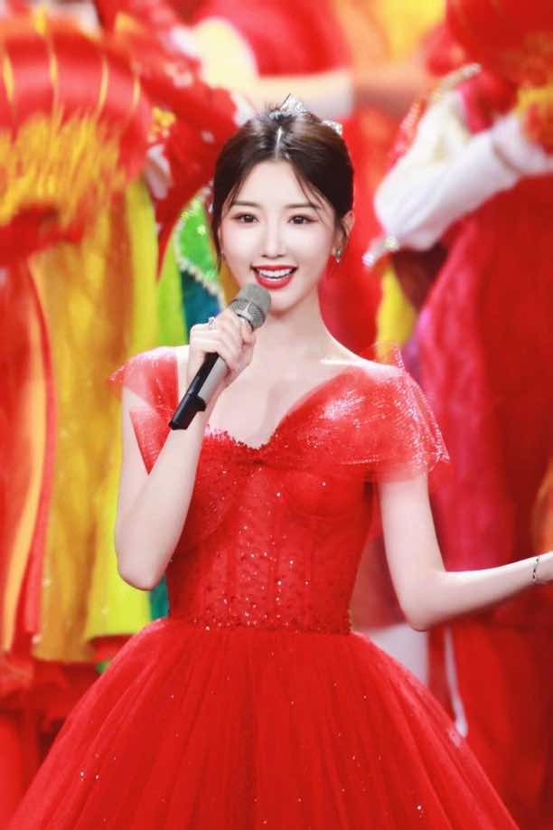 毛晓彤的成长史，她的逆袭堪比爽文女主角