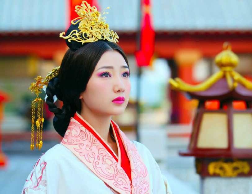 毛晓彤的成长史，她的逆袭堪比爽文女主角