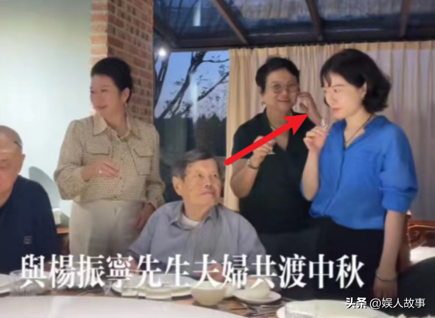 杨振宁的个人资料及简介 ：和翁帆恩爱19年，月薪百万都交给妻子，她的选择令人泪目