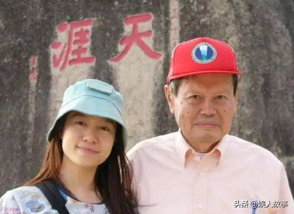 杨振宁的个人资料及简介 ：和翁帆恩爱19年，月薪百万都交给妻子，她的选择令人泪目