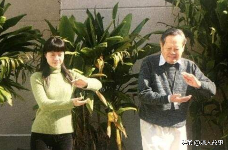 杨振宁的个人资料及简介 ：和翁帆恩爱19年，月薪百万都交给妻子，她的选择令人泪目