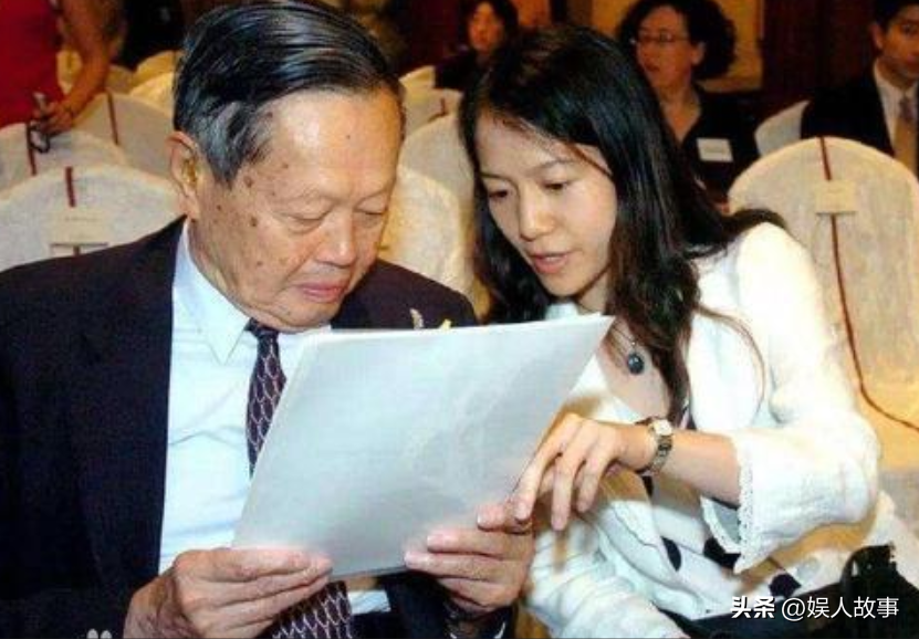 杨振宁的个人资料及简介 ：和翁帆恩爱19年，月薪百万都交给妻子，她的选择令人泪目