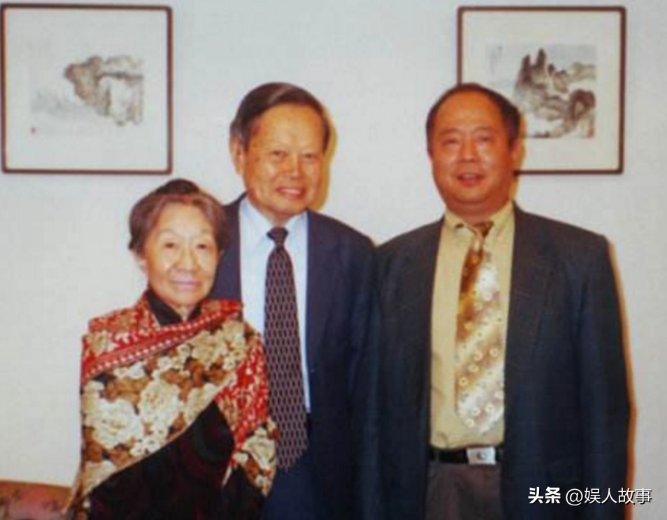 杨振宁的个人资料及简介 ：和翁帆恩爱19年，月薪百万都交给妻子，她的选择令人泪目