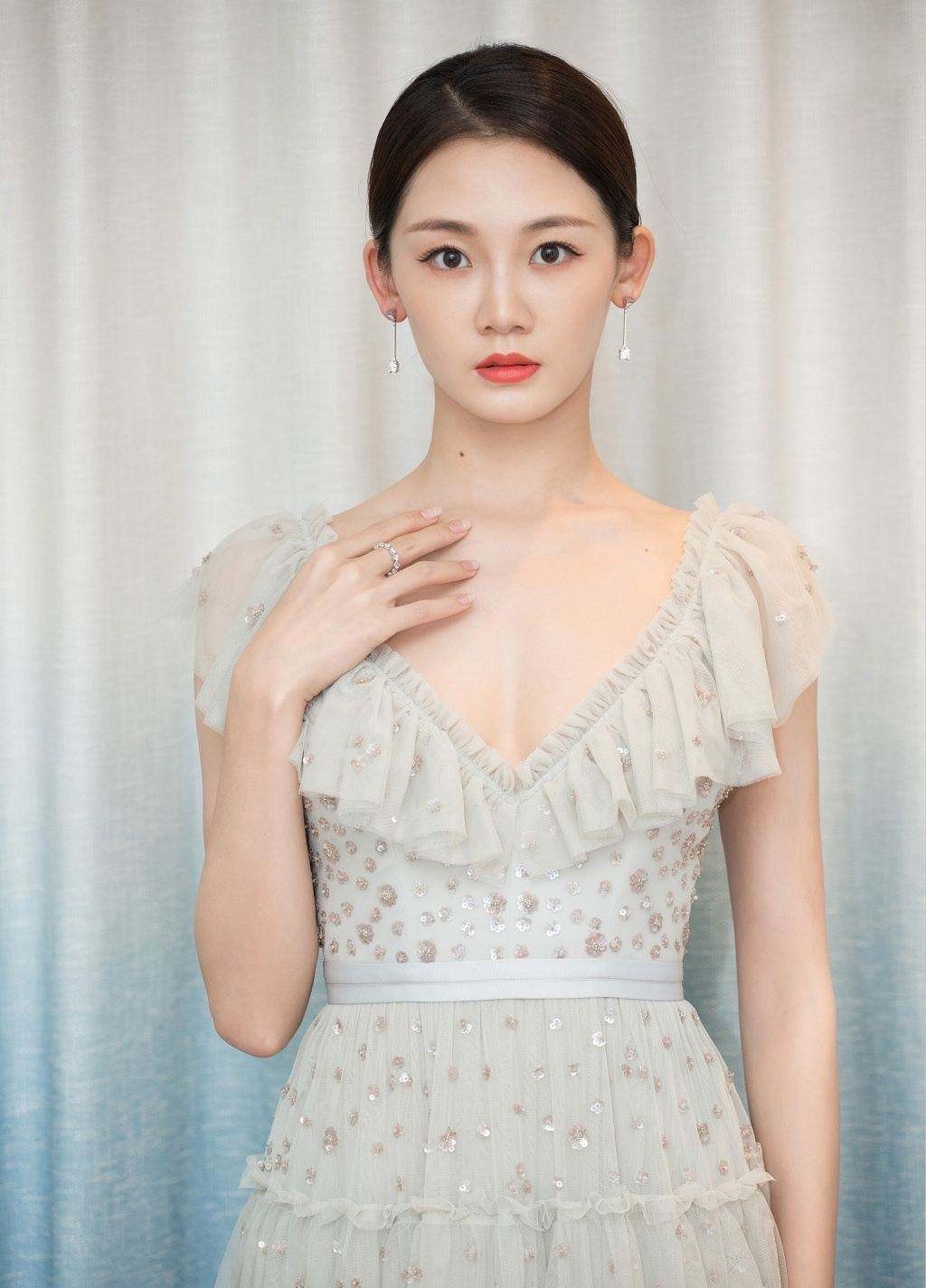 郑恺：被“女海王”骗，被女富豪伤，情感磋磨后娶平凡女孩很幸福