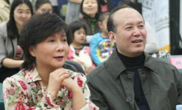 郭达：喂猪工人成春晚常客，当红时无奈隐退，娶到吴芳最得意