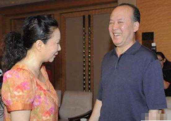 郭达：喂猪工人成春晚常客，当红时无奈隐退，娶到吴芳最得意