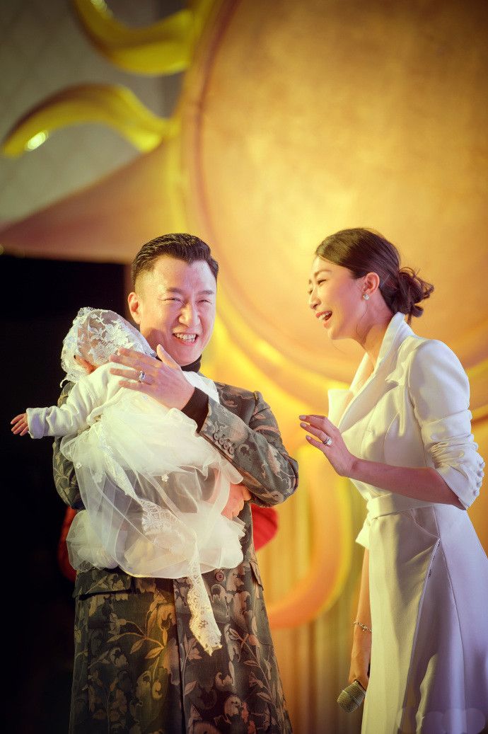 孙红雷与丁嘉丽分手20年：他娶海归美女做爸爸，她愧对女儿仍单身
