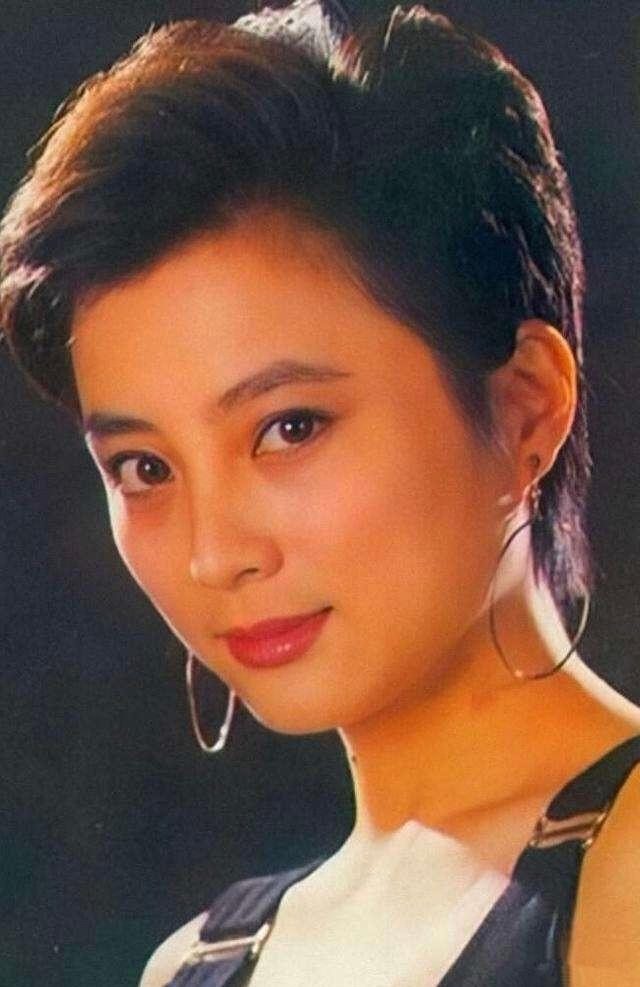 “玉兔精”李玲玉个人资料简介（两婚两离，单身抚养儿子多年，如今靠商演捞金）