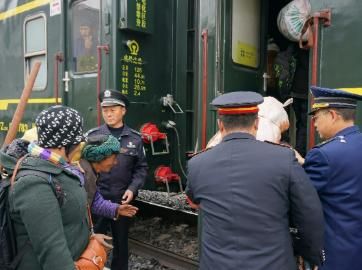 买火车票需要什么证件，一次买四张火车票需要什么证件？图3