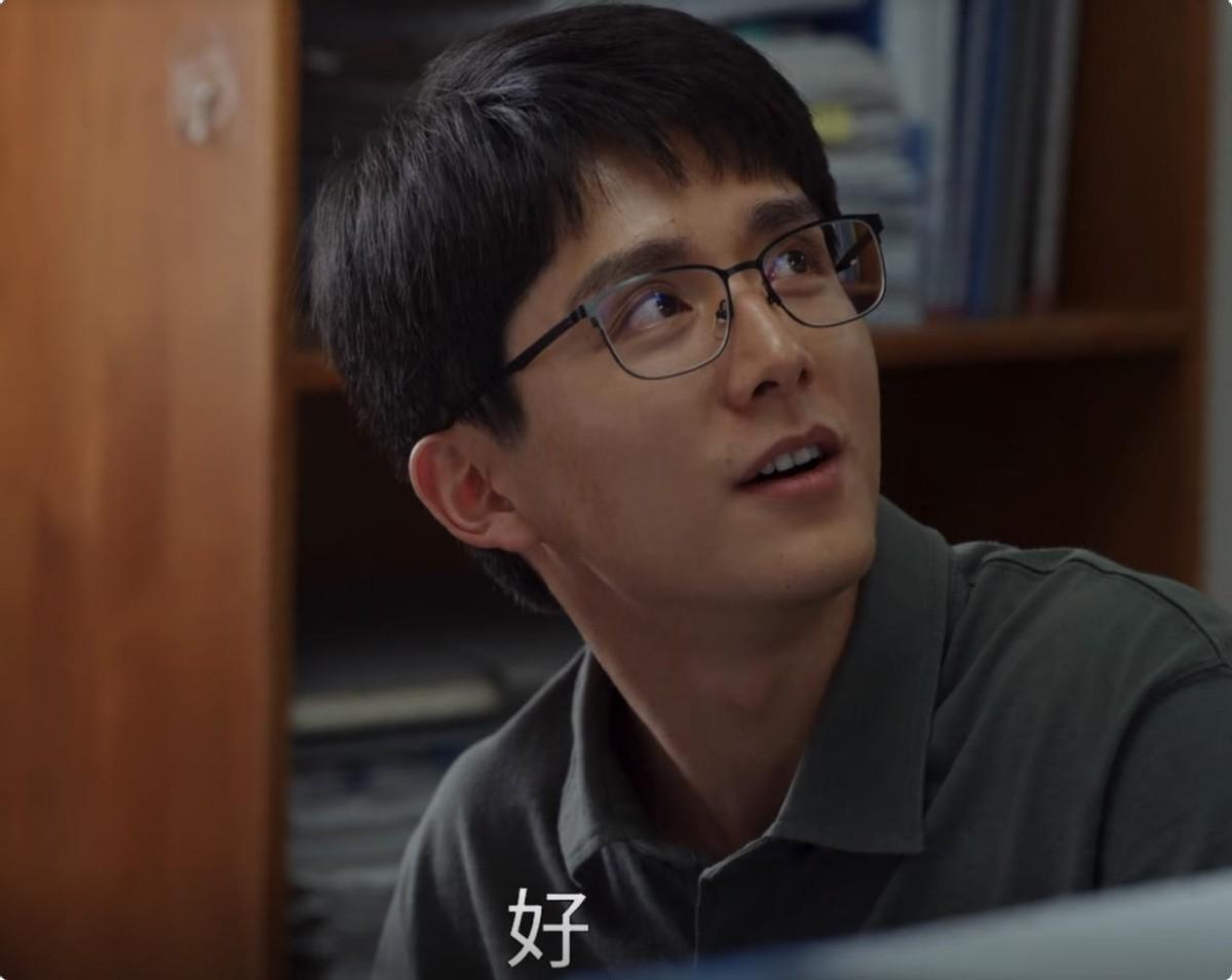 张新成个人资料简介及家世（明明是个新人，却和一众老戏骨抢镜头，演员张新成啥来头？）