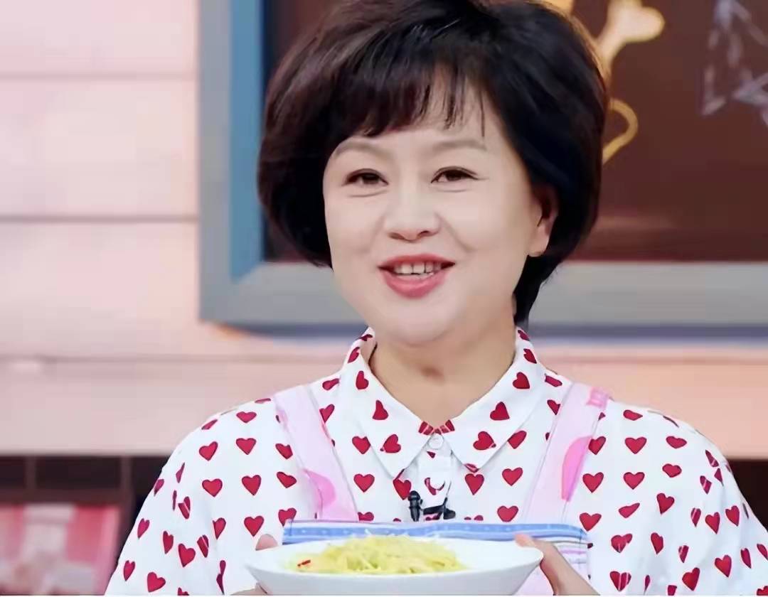 鞠萍的个人资料简介 ，一婚任劳任怨却不被理解，再婚中获得幸福