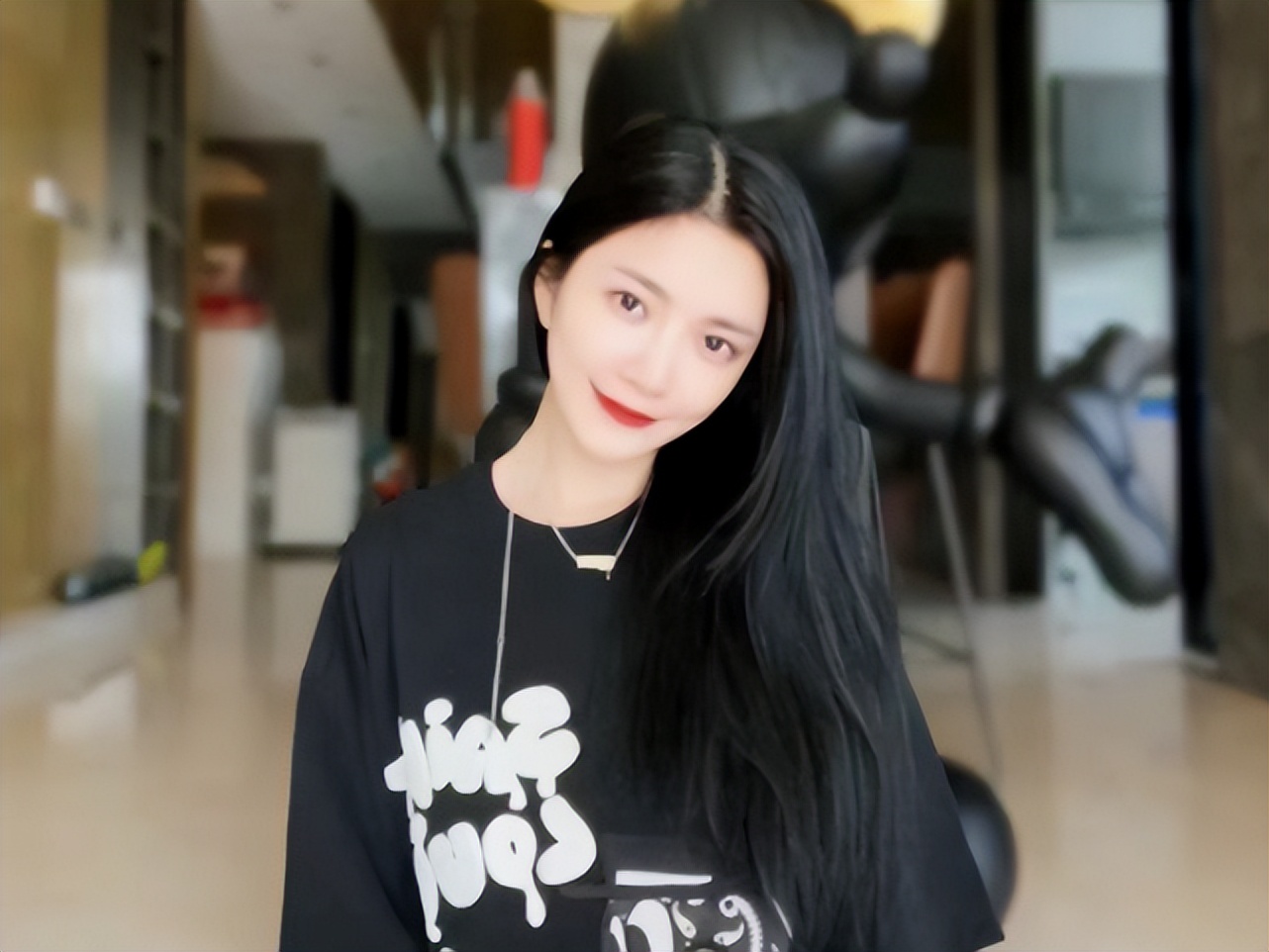 王灿一早就与杜淳秀恩爱，自曝6点起床亲自给女儿做早餐，好贤惠