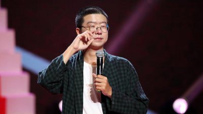​李诞个人资料父母是干什么的（名和利，救不了李诞）