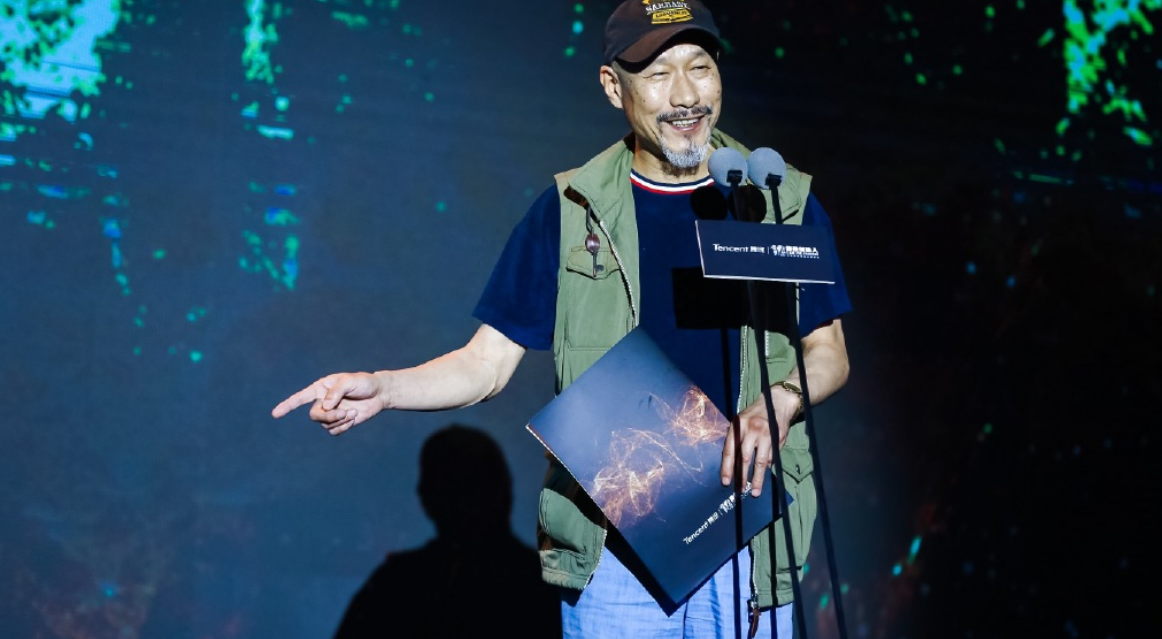 刘佩琦个人资料，这辈子最正确的决定是坚守与平凡妻子的爱情，她成就了我
