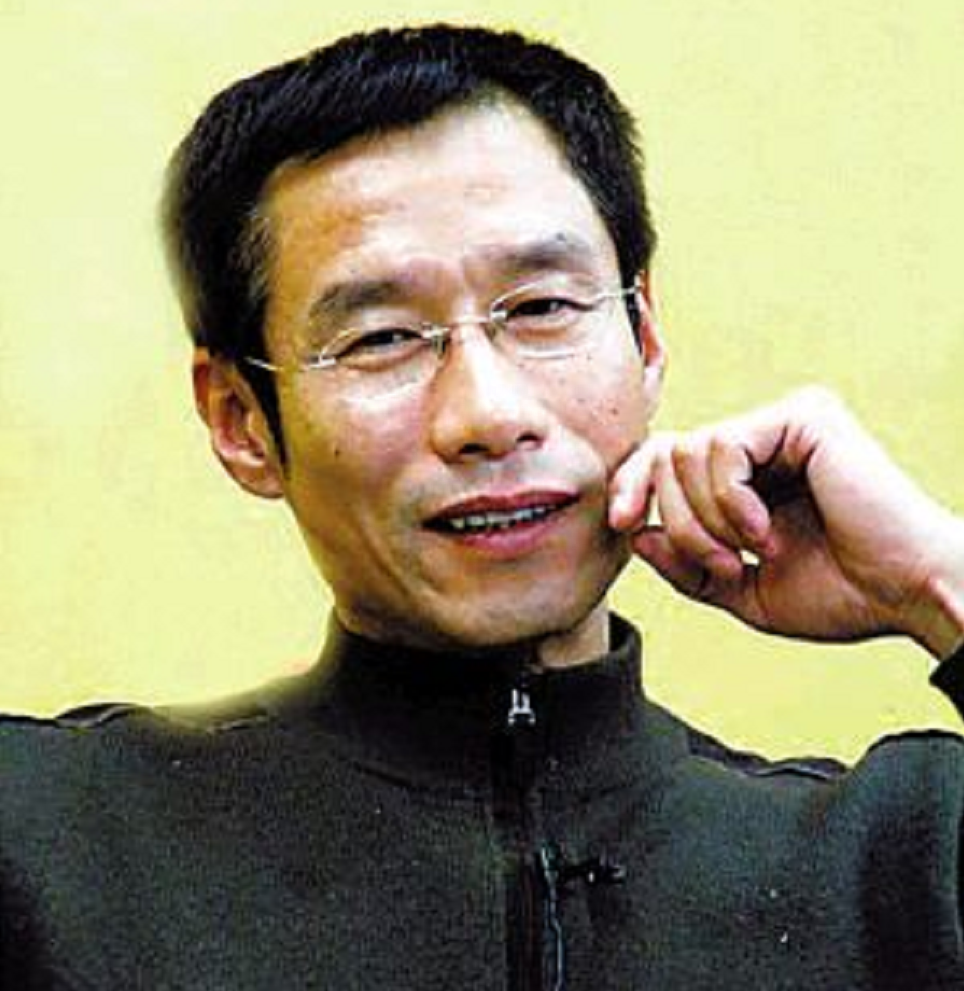 刘佩琦个人资料，这辈子最正确的决定是坚守与平凡妻子的爱情，她成就了我