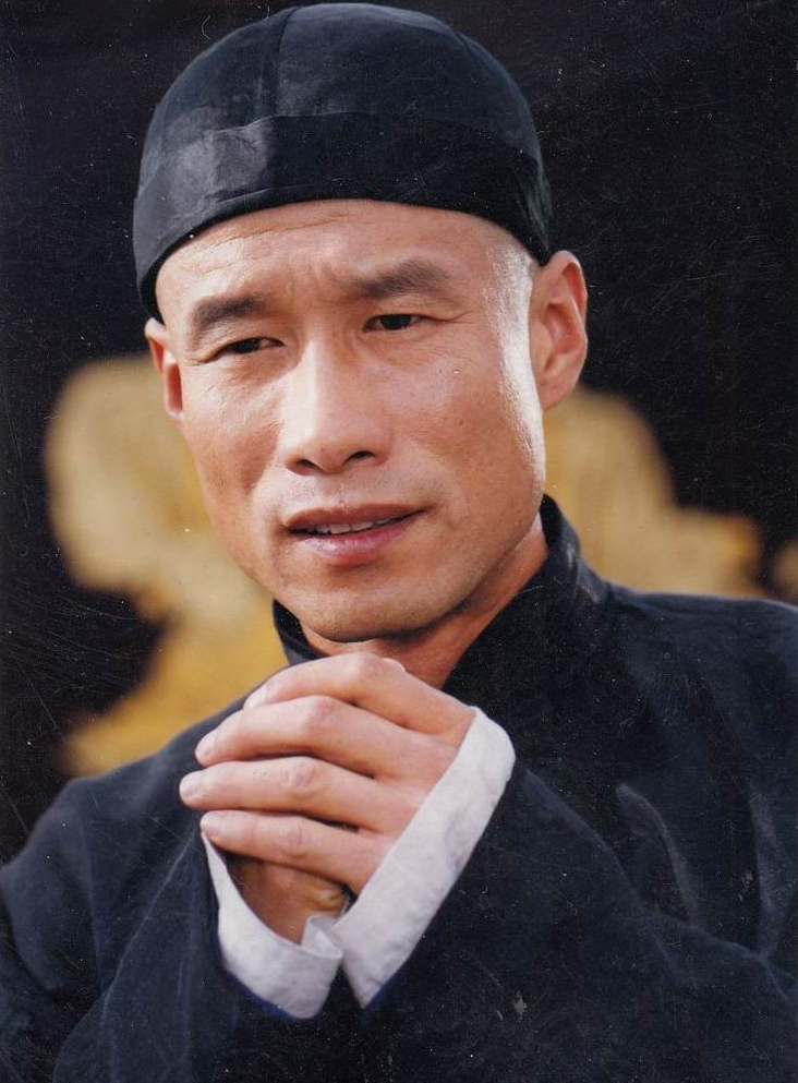 刘佩琦个人资料，这辈子最正确的决定是坚守与平凡妻子的爱情，她成就了我