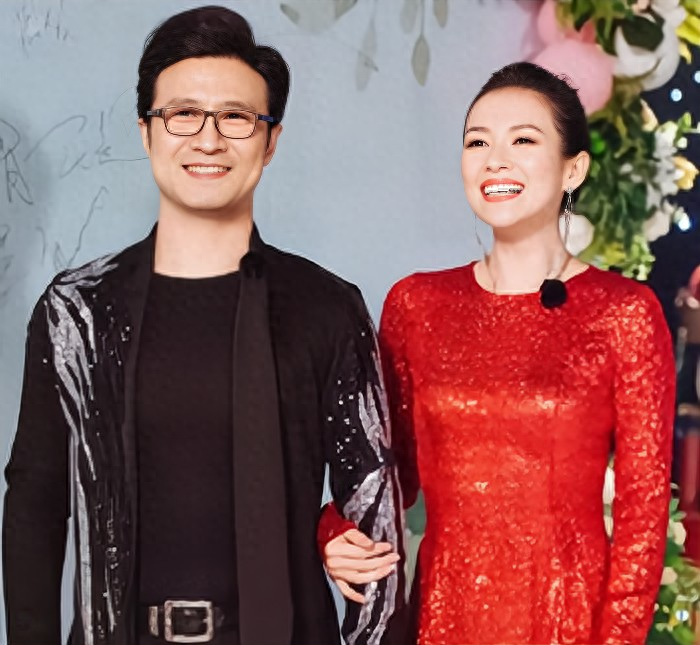 演员章子怡个人资料：不顾父母反对嫁给三婚男人汪峰，甘当后妈，孝敬婆婆