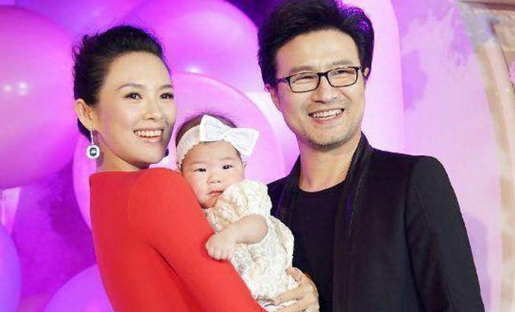 演员章子怡个人资料：不顾父母反对嫁给三婚男人汪峰，甘当后妈，孝敬婆婆