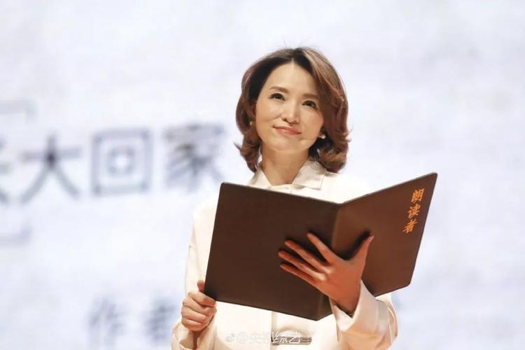 董卿个人资料，那个在光环之外闪耀的人，究竟是何等的人物？