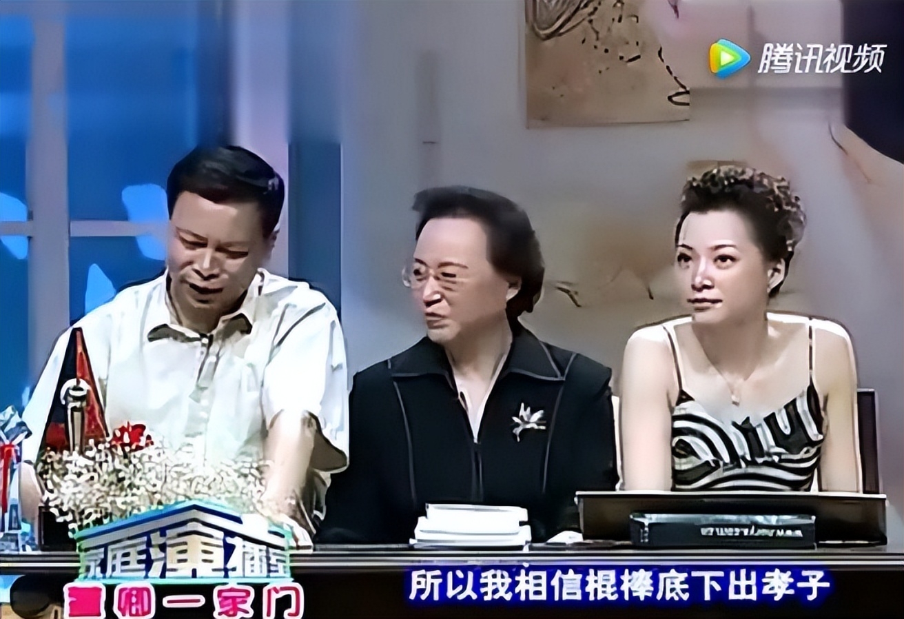 董卿个人资料，那个在光环之外闪耀的人，究竟是何等的人物？