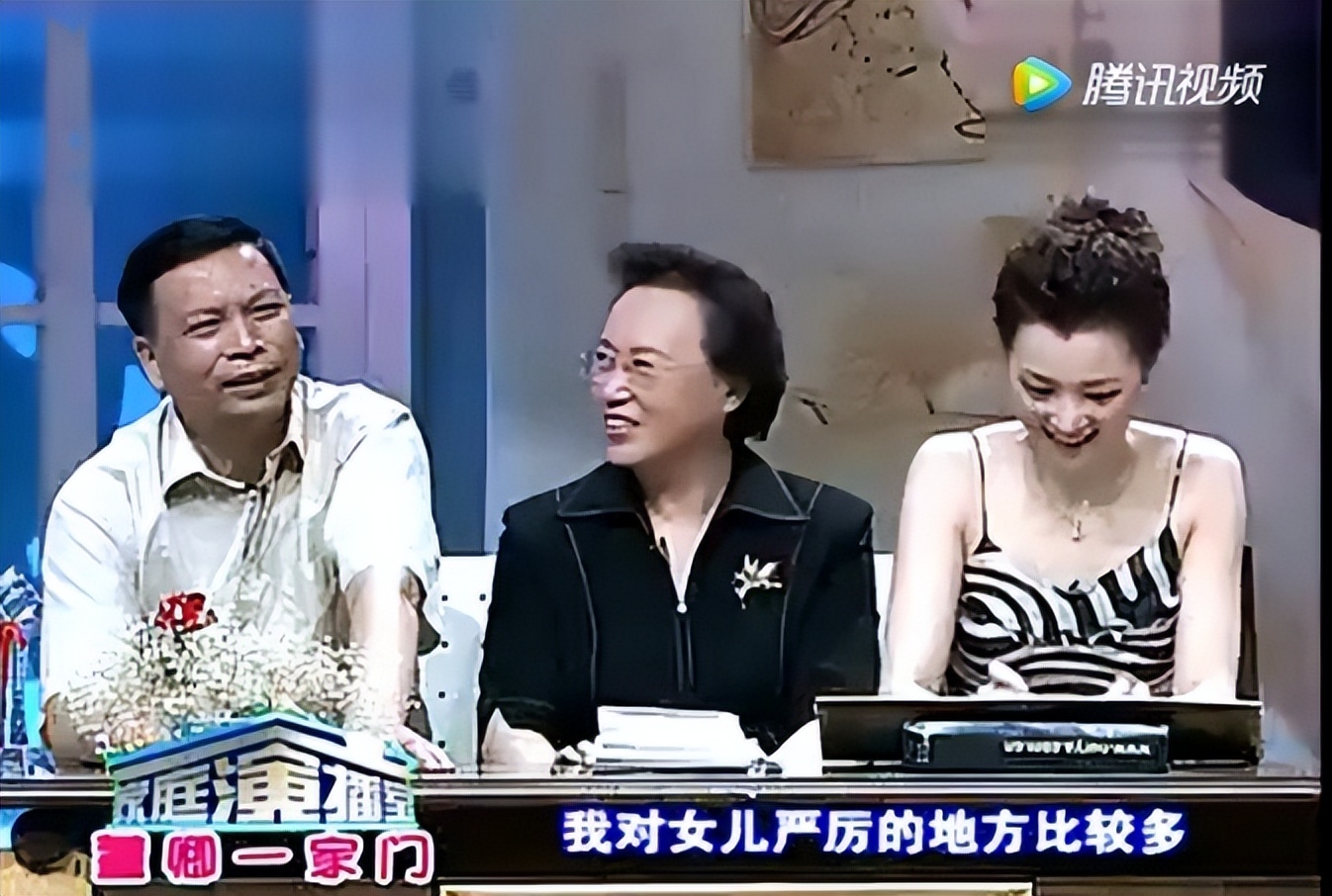 董卿个人资料，那个在光环之外闪耀的人，究竟是何等的人物？