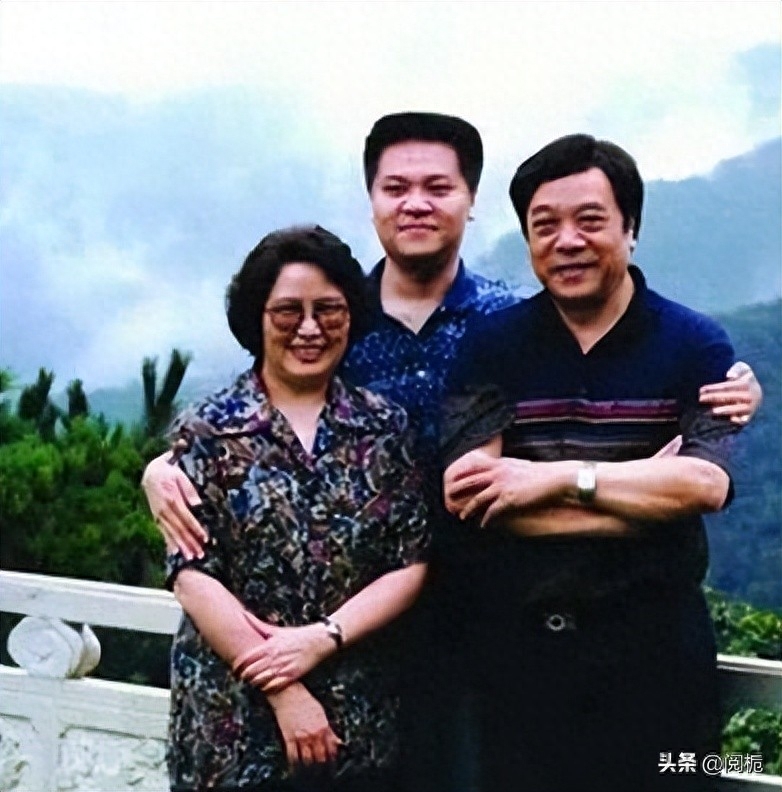 赵忠祥个人资料：一生献给事业78岁病逝，遗产却没给妻子、儿子一分