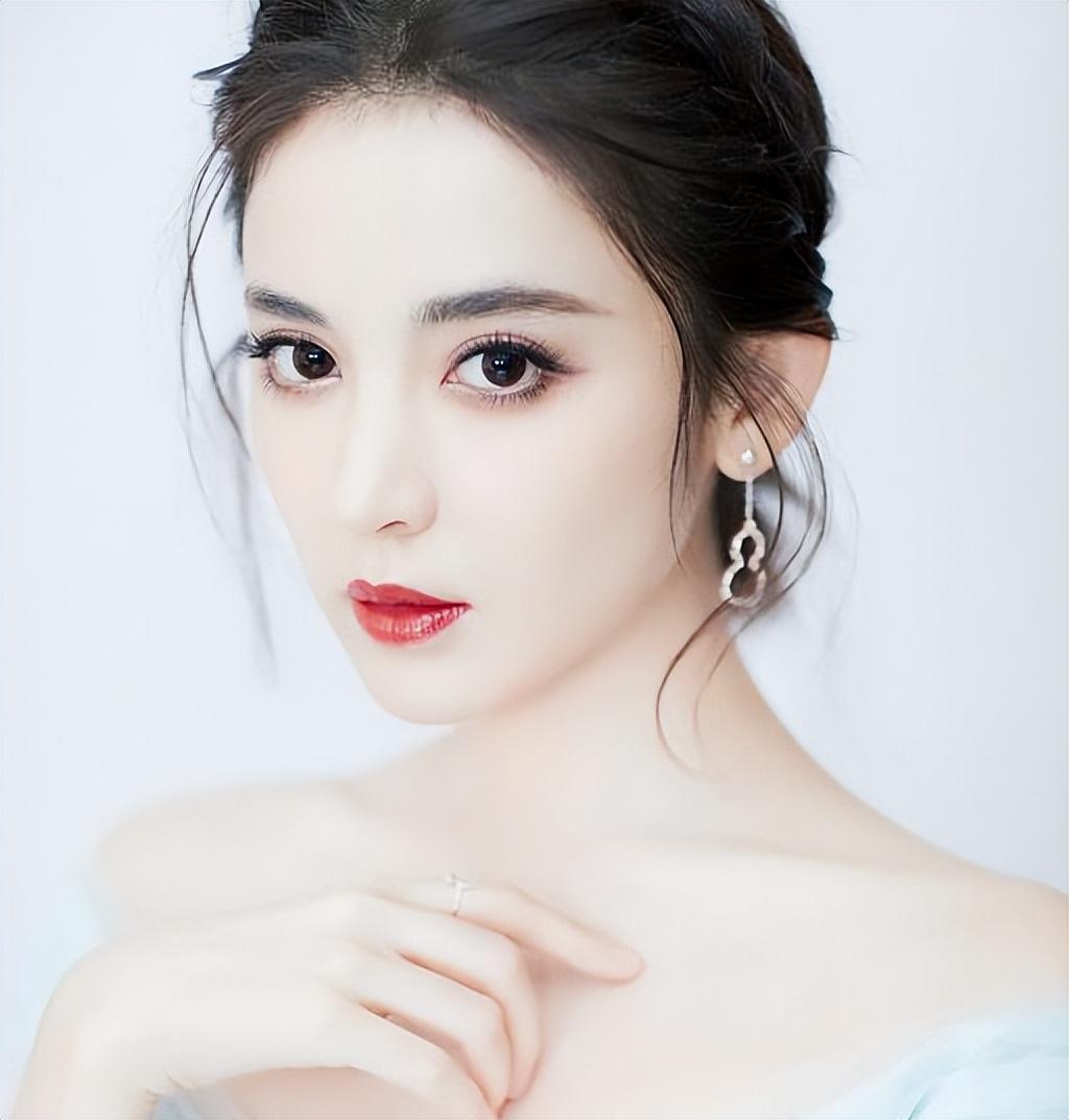 古力娜扎个人资料 经过5次恋情网曝后，她现在怎么样