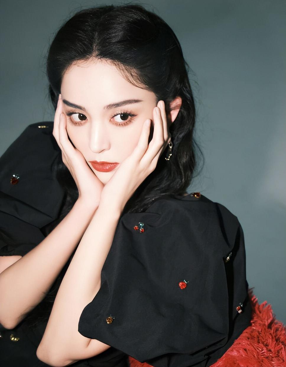 古力娜扎个人资料 经过5次恋情网曝后，她现在怎么样