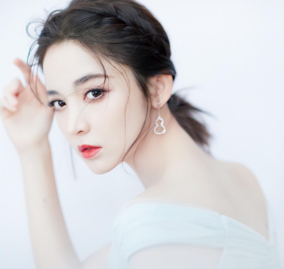 古力娜扎个人资料 经过5次恋情网曝后，她现在怎么样