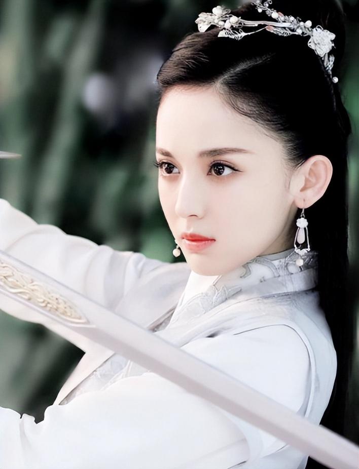 古力娜扎个人资料 经过5次恋情网曝后，她现在怎么样