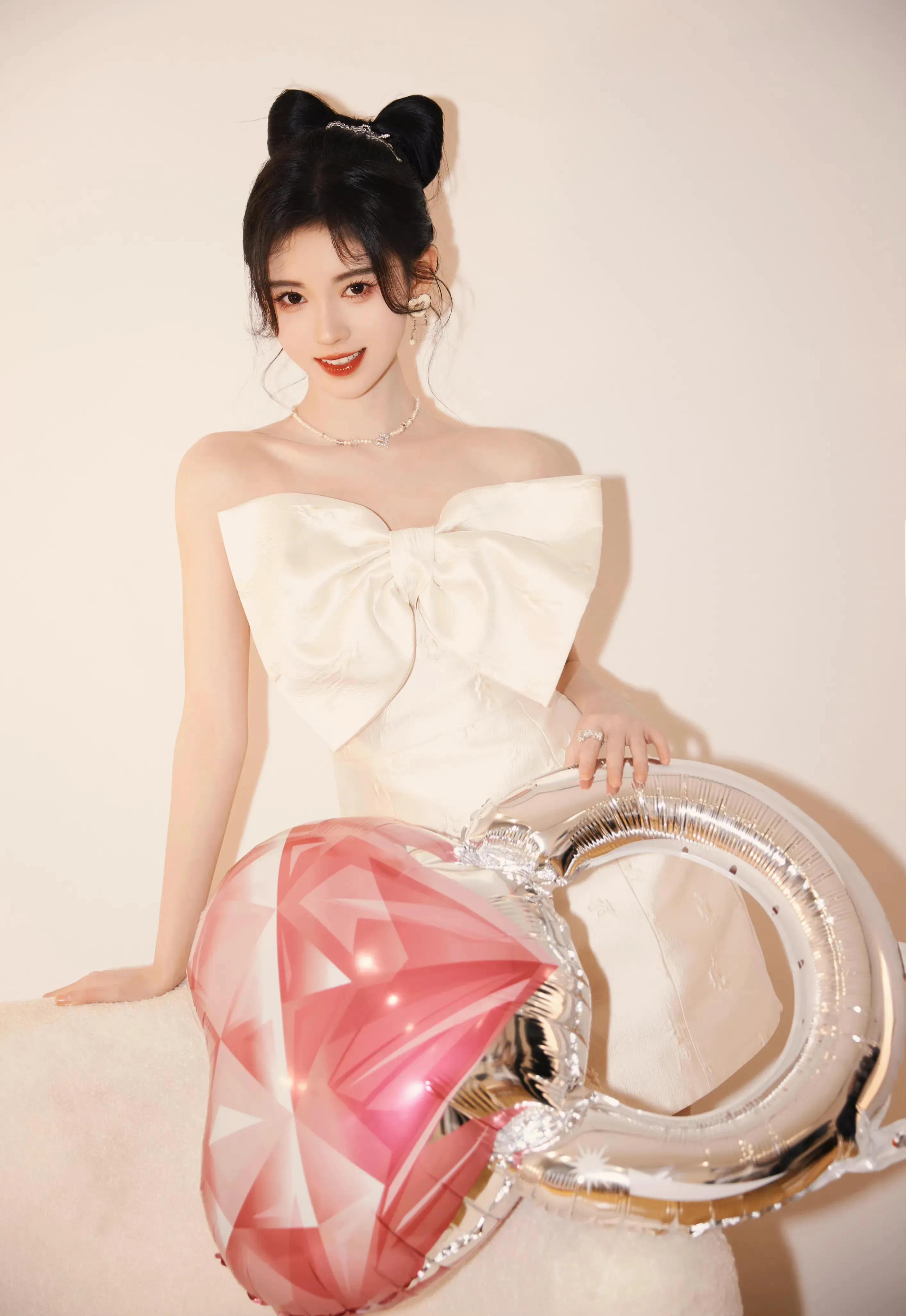 鞠婧祎个人资料最新（“四千年美女”“凡尔赛公主”—— 鞠婧祎）