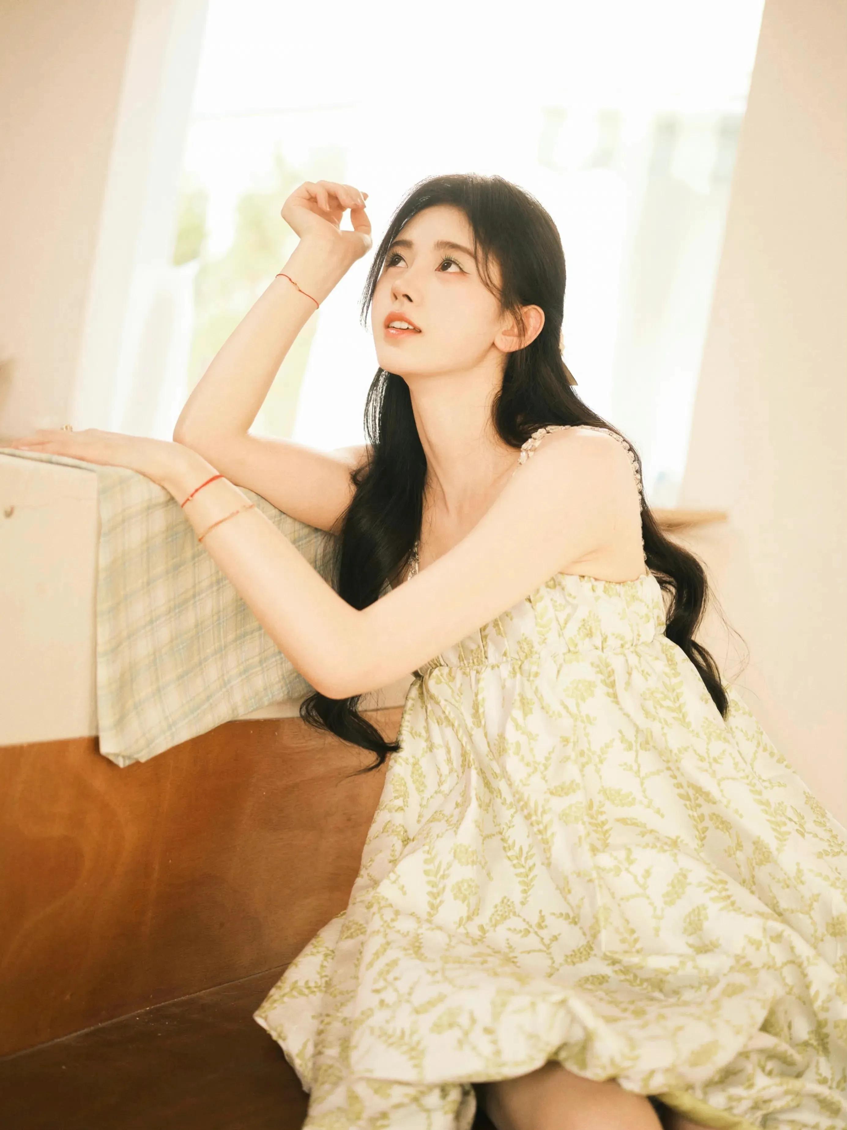 鞠婧祎个人资料最新（“四千年美女”“凡尔赛公主”—— 鞠婧祎）