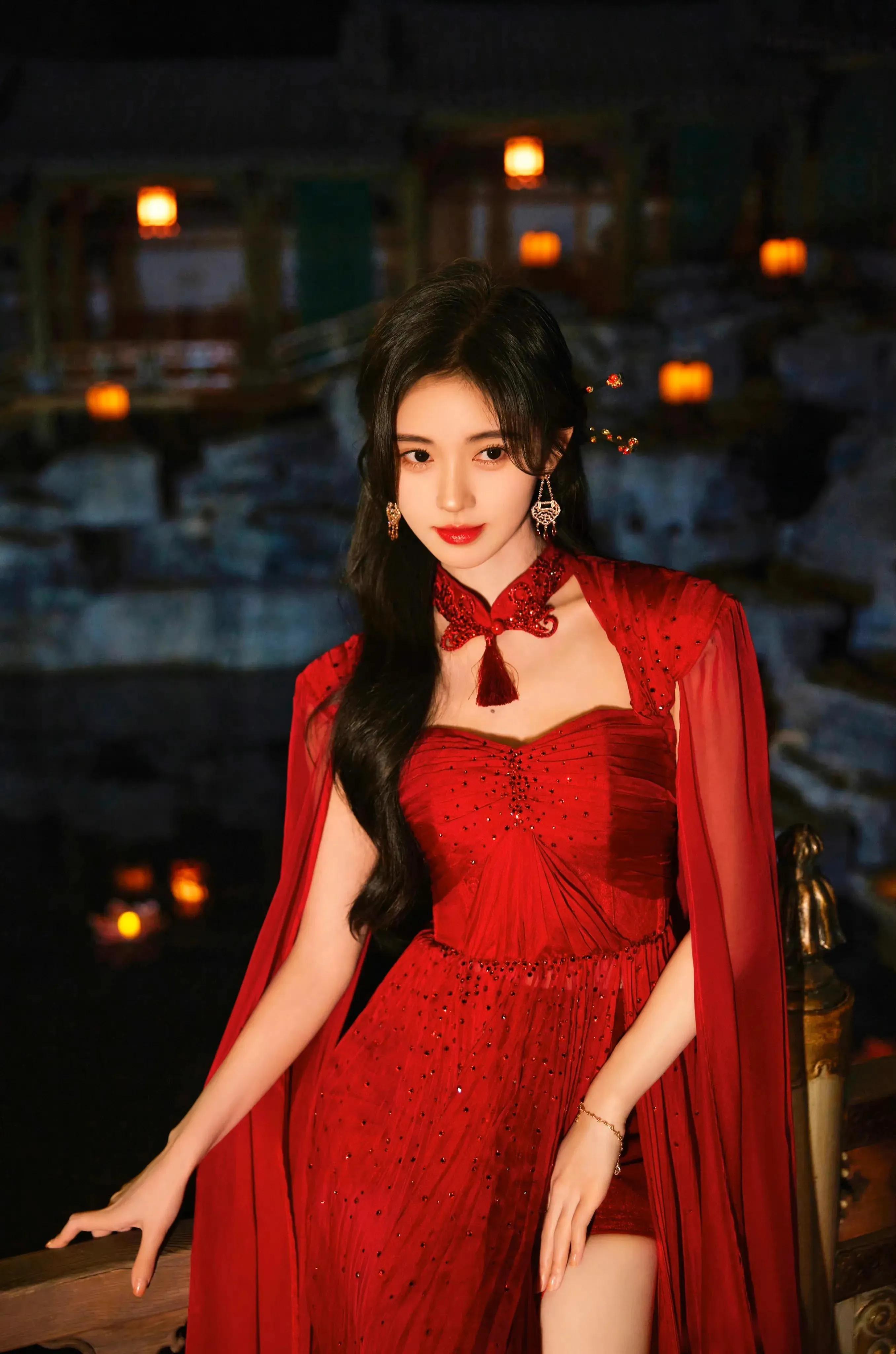 鞠婧祎个人资料最新（“四千年美女”“凡尔赛公主”—— 鞠婧祎）