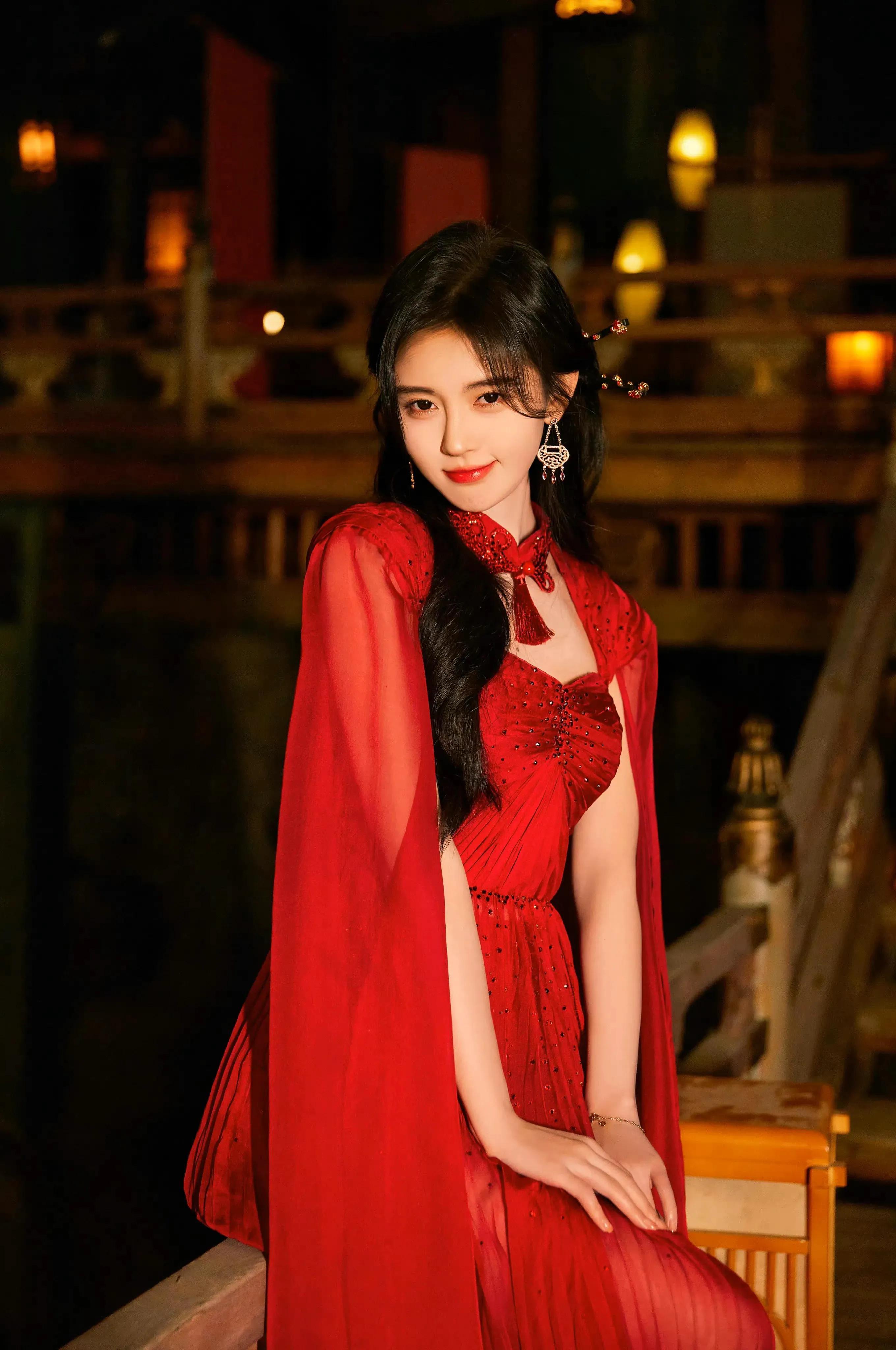 鞠婧祎个人资料最新（“四千年美女”“凡尔赛公主”—— 鞠婧祎）