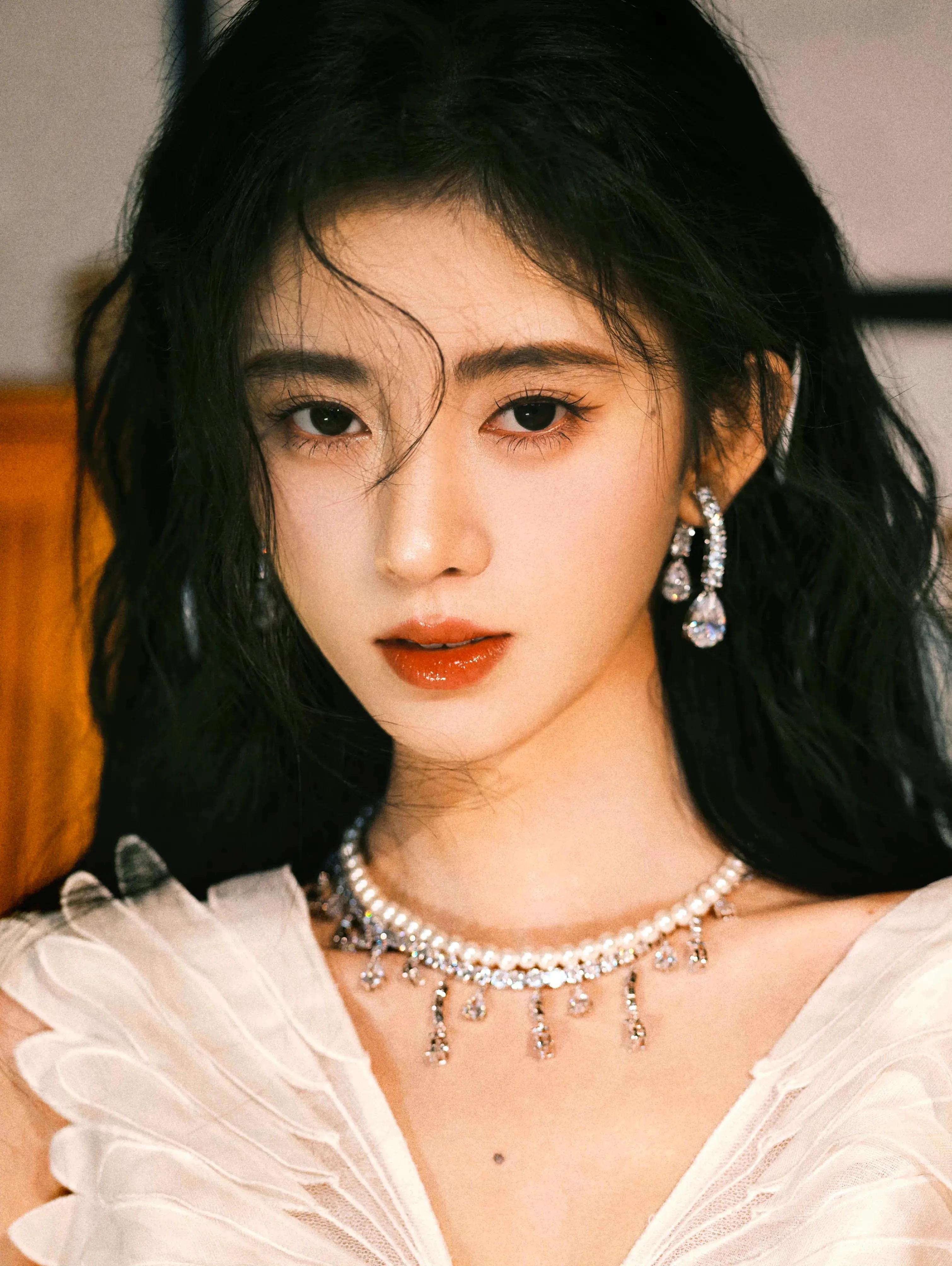 鞠婧祎个人资料最新（“四千年美女”“凡尔赛公主”—— 鞠婧祎）