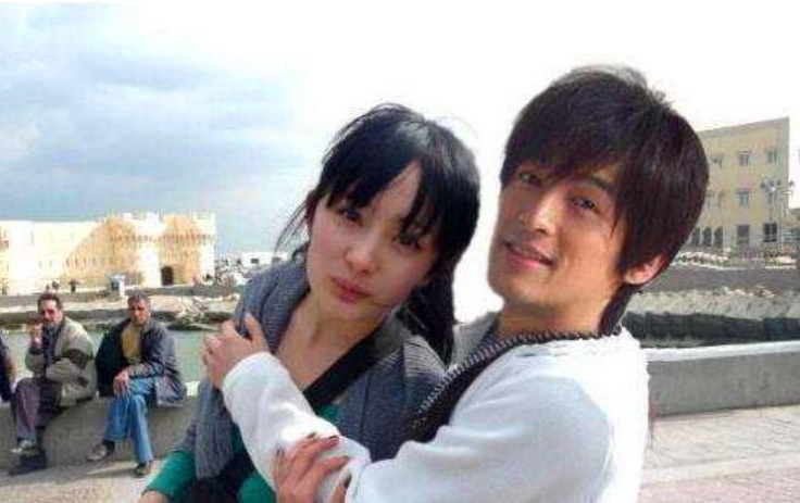 突发！胡歌公开老婆身份背景，官宣已婚当爸，回顾胡歌感情史