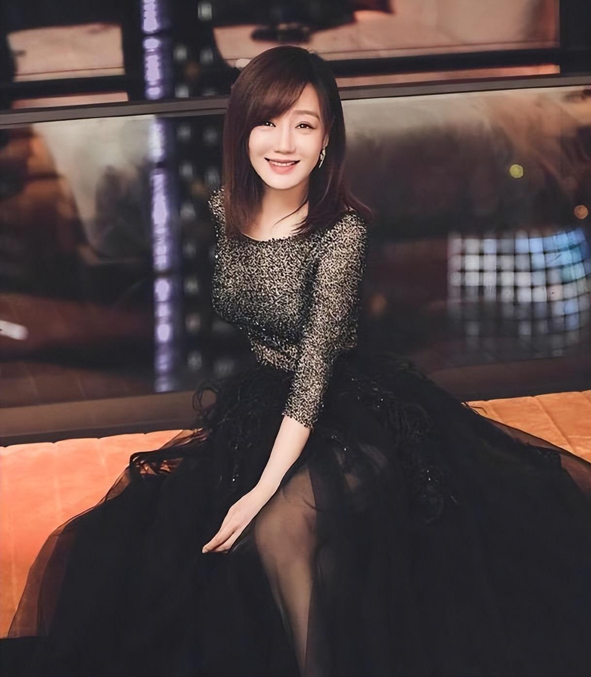 突发！胡歌公开老婆身份背景，官宣已婚当爸，回顾胡歌感情史