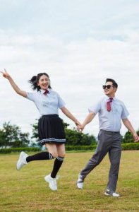 ​胡可老公是谁(沙溢与胡可结婚9年，幸福恩爱背后有眼泪)