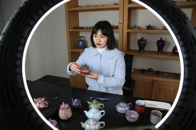 ​鹿哈的收入可能快超过鹿晗了