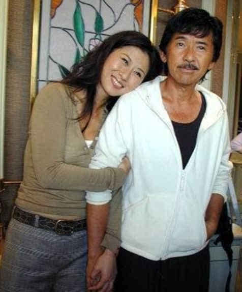 曾一人单挑香港乐坛的“铁肺歌王”林子祥，与叶倩文结婚受尽质疑