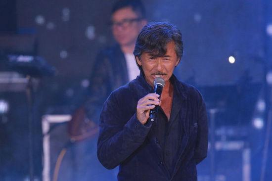 曾一人单挑香港乐坛的“铁肺歌王”林子祥，与叶倩文结婚受尽质疑