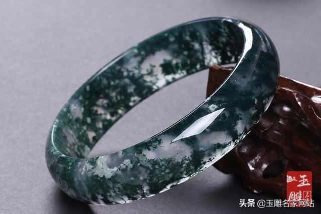 水草玛瑙值钱吗代表什么意思（水草玛瑙的功效与作用）