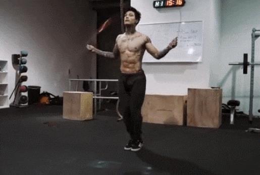 每天跳绳3000个半个月体重没变化（每天跳绳3000个多久能看到效果）