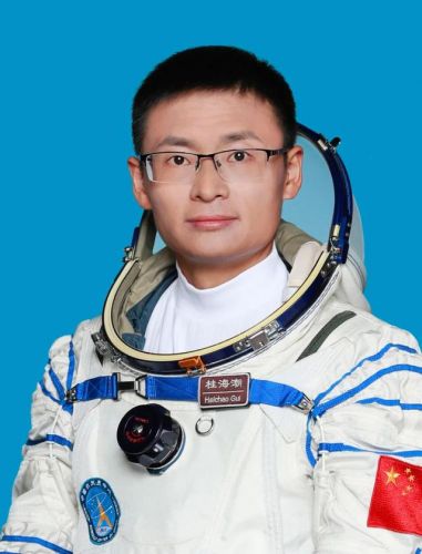 四年级作文美丽的校园400字，四年级作文美丽的校园400字写景-第1张图片-
