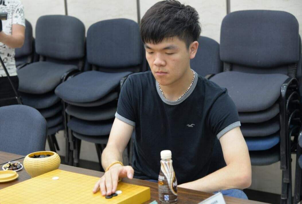 柯洁,职业围棋九段,至今已拿到七个世界冠军（柯洁简介及个人资料）