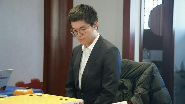 柯洁,职业围棋九段,至今已拿到七个世界冠军（柯洁简介及个人资料）