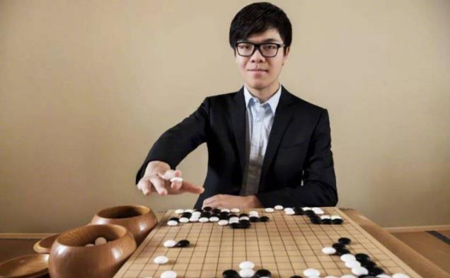 柯洁,职业围棋九段,至今已拿到七个世界冠军（柯洁简介及个人资料）