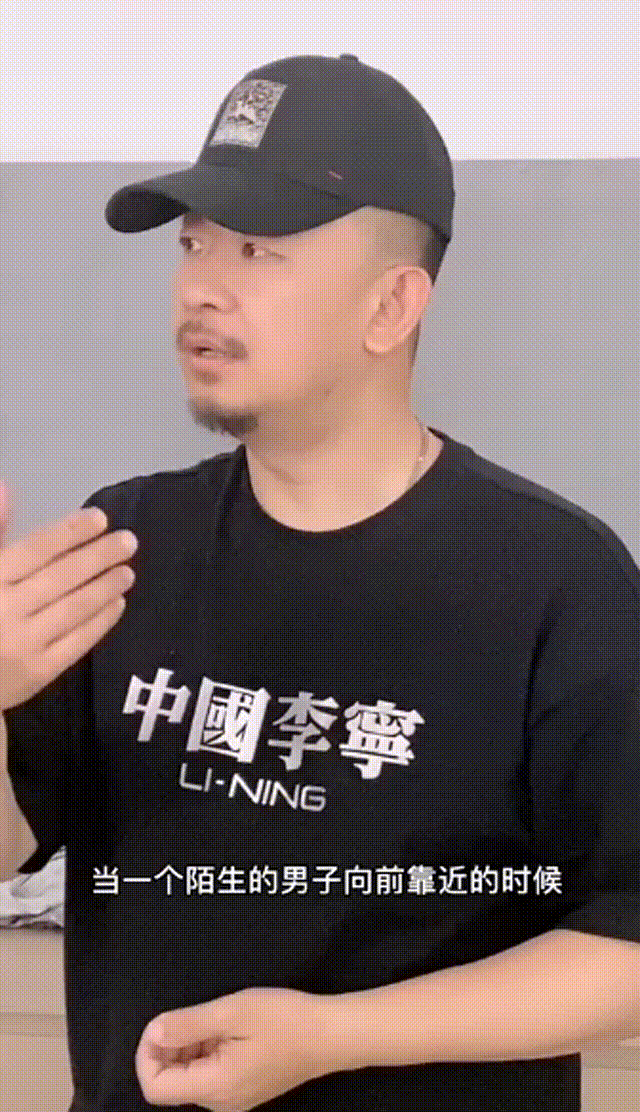 黄海波资料 ：38岁因一则桃色丑闻身败名裂，7年过去了，终于不“装”了