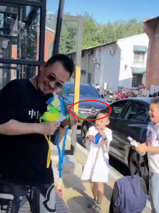 黄海波资料 ：38岁因一则桃色丑闻身败名裂，7年过去了，终于不“装”了